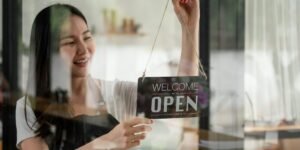 Why Small Businesses Should Team Up for Holiday Bundles This Season