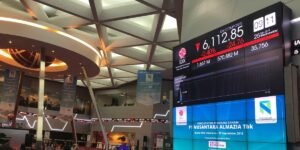 Global Markets Slide As Big Tech Volatility Ripples Across Indexes