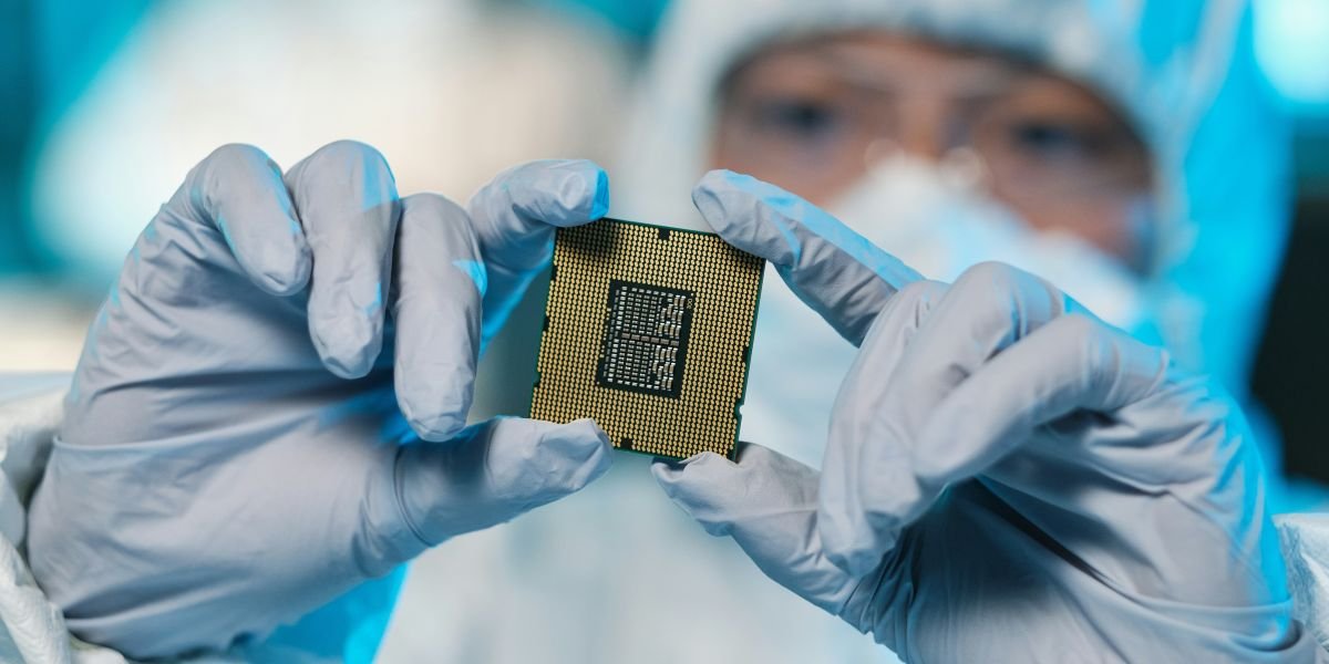 The Helium Crisis How One Conflict Exposed a Hidden Chokepoint in Global Technology