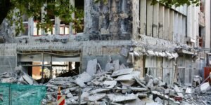 Magnitude 7.8 Earthquake Hits Southern Philippines as Death Toll Rises
